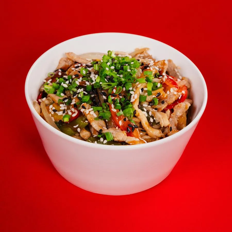 Вок с лапшой соба и свининой