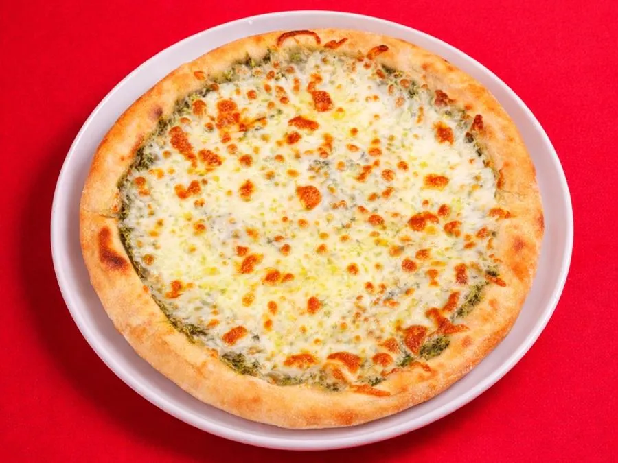 Пицца с курицей и шпинатом