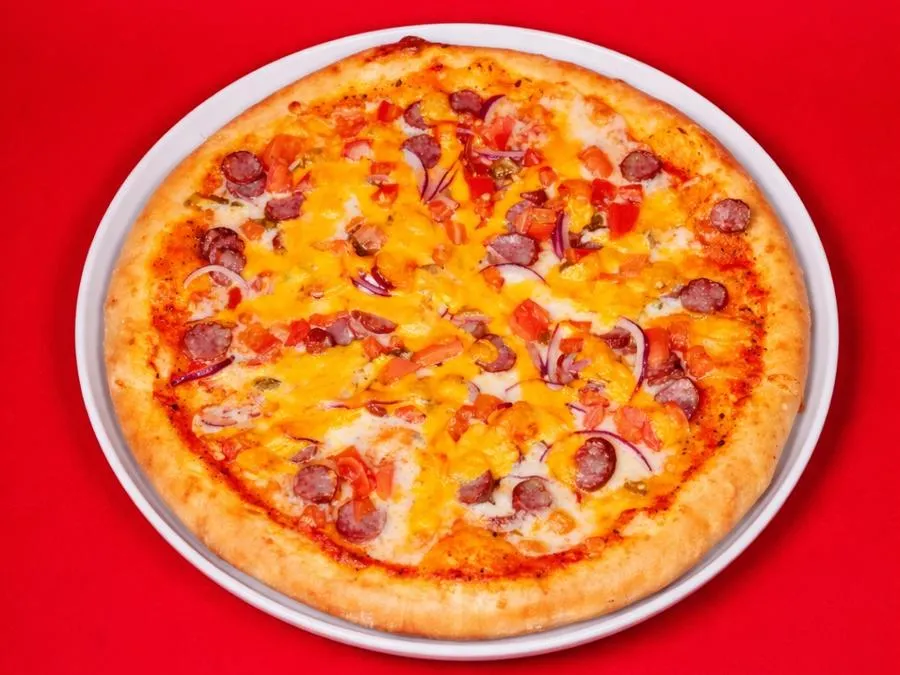 Пицца с охотничьими колбасками